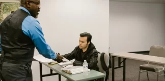 Jak efektywnie korzystać z konsultacji akademickich 184-jak-efektywnie-korzystac-z-konsultacji-akademickich.webp